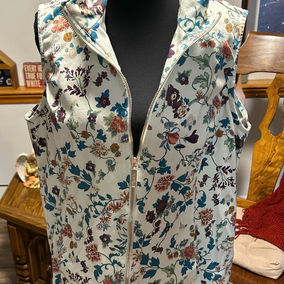 Drapers And Damons, Full Zip Vest, White Floral with Gold Zipper Size XL - Picture 6 of 10